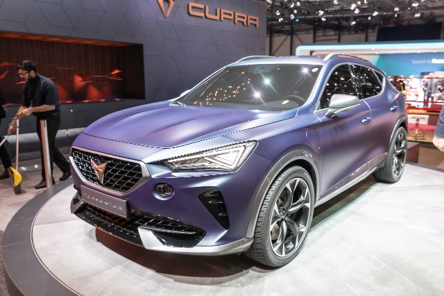 كراء سيارة Cupra Formentor في الدار البيضاء سعر يبدأ من 1430 درهم يومي أسبوعي شهري