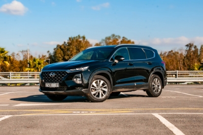 كراء سيارة and Drive the Hyundai Santa Fe 2023 في الدار البيضاء سعر يبدأ من 1300 درهم يومي أسبوعي شهري