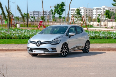 كراء سيارة and Drive the Renault Clio 2023 في الدار البيضاء سعر يبدأ من 450 درهم يومي أسبوعي شهري