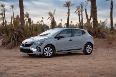 كراء سيارة and Drive the Renault Clio 2023 في الدار البيضاء سعر يبدأ من 450 درهم يومي أسبوعي شهري