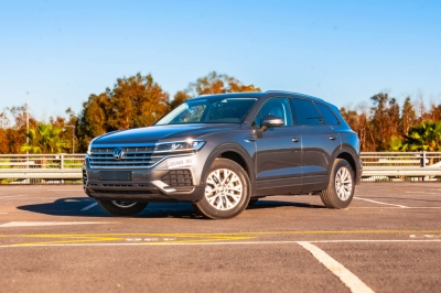 كراء سيارة and Drive the Volkswagen Touareg 2023 في الدار البيضاء سعر يبدأ من 1300 درهم يومي أسبوعي شهري