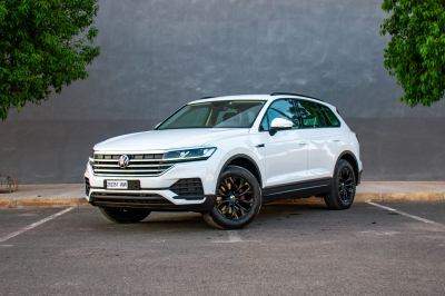 كراء سيارة and Drive the Volkswagen Touareg 2024 في الدار البيضاء سعر يبدأ من 1300 درهم يومي أسبوعي شهري